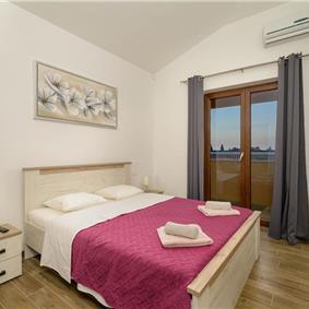 4 bedroom villa bedroom with pool, Svetvinčenat, Istria, sleeps 8